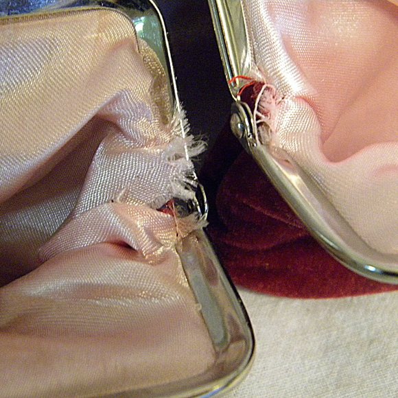 2 vintage Coin Purses Red velvet outside, pink satin interior Single snap closur - Picture 2 of 5